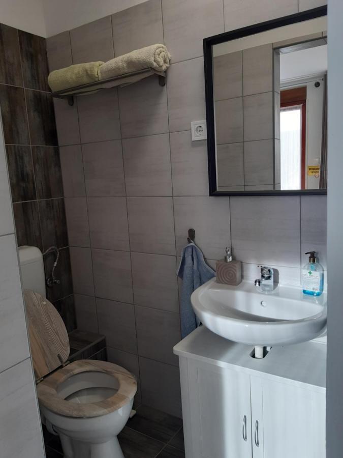 Nora Apartman Gyula Exteriör bild