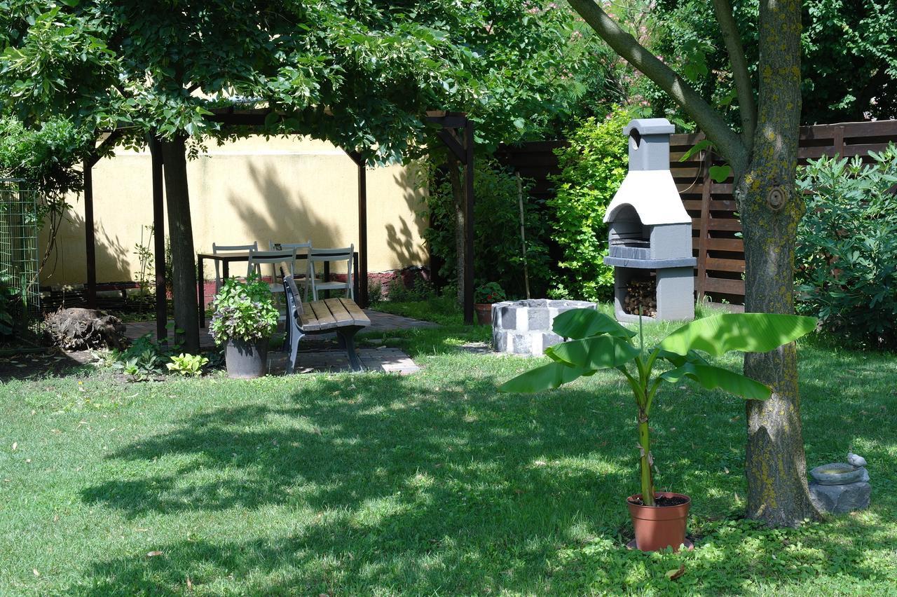Nora Apartman Gyula Exteriör bild